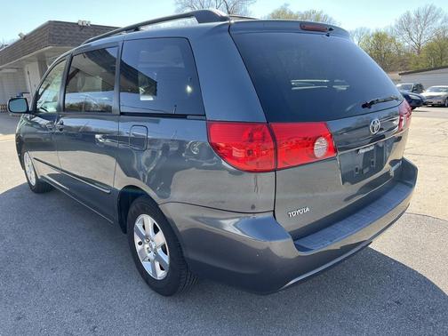 Slate Metallic 2010 Toyota Sienna LE