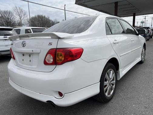 Super White 2009 Toyota Corolla S