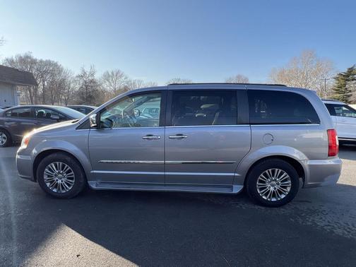 2015 Chrysler Town & Country Touring-L