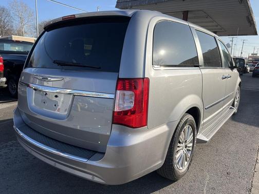 2015 Chrysler Town & Country Touring-L