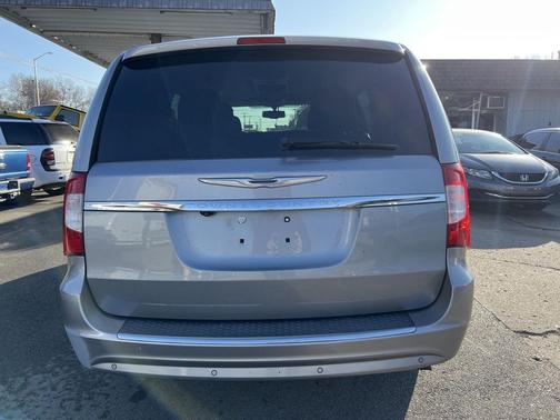 2015 Chrysler Town & Country Touring-L