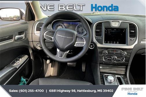 2022 Chrysler 300 Touring