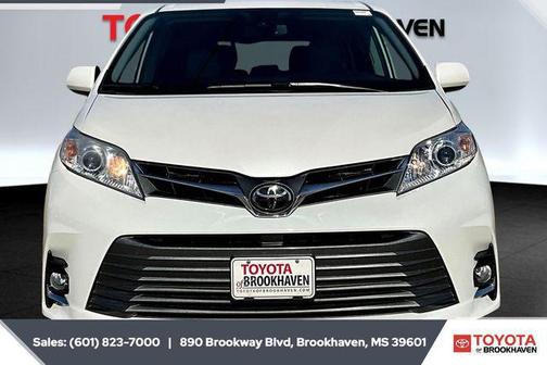 2020 Toyota Sienna XLE