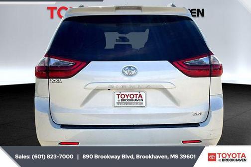 2020 Toyota Sienna XLE