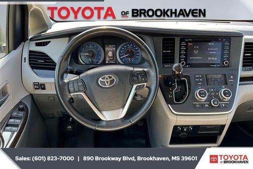 2020 Toyota Sienna XLE