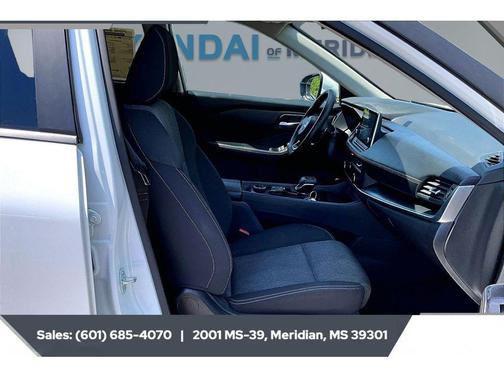 Everest White Pearl 2024 Nissan Rogue SV