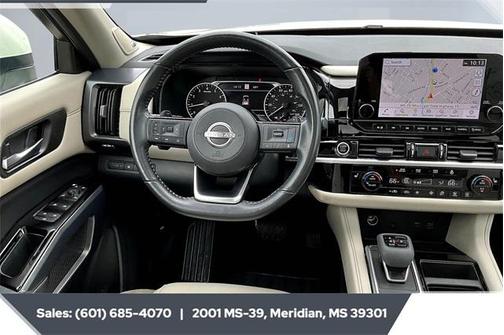2023 Nissan Pathfinder SL FWD