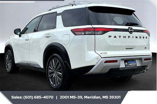 2023 Nissan Pathfinder SL FWD