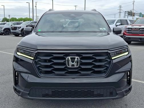 Crystal Black Pearl 2023 Honda Pilot