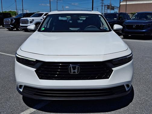 Platinum White Pearl 2024 Honda Accord
