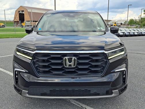 Crystal Black Pearl 2023 Honda Pilot