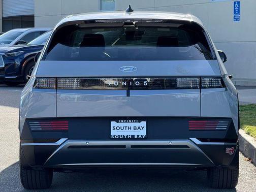 2024 Hyundai IONIQ 5 SE Standard Range