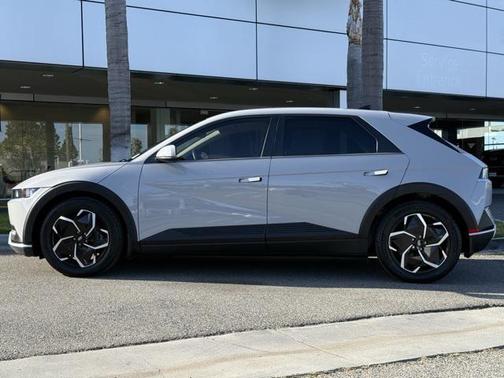 2024 Hyundai IONIQ 5 SE Standard Range