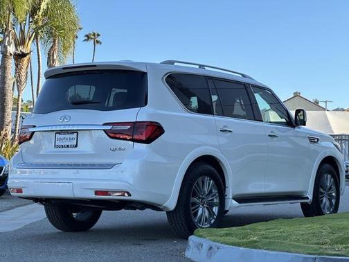 2022 INFINITI QX80 Luxe