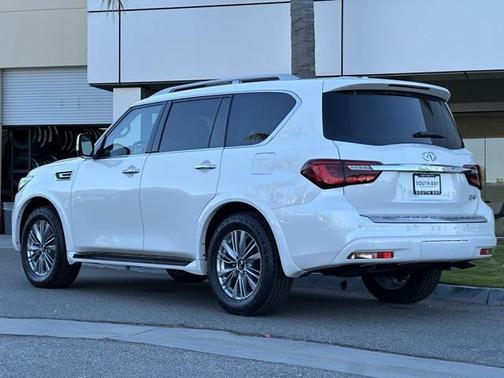 2022 INFINITI QX80 Luxe