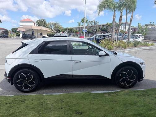 Atlas White 2023 Hyundai IONIQ 5 SE