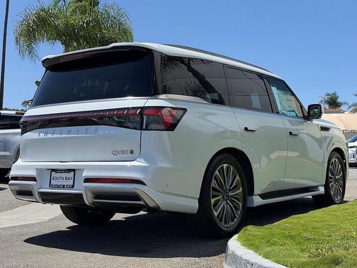 Radiant White 2027 INFINITI QX80 Luxe