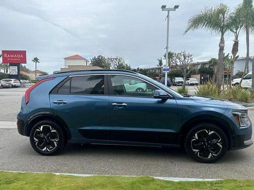 Mineral Blue 2023 Kia Niro EV Wave