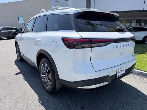 Radiant White 2027 INFINITI QX60 LUXE FWD