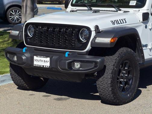 Bright White Clearcoat 2024 Jeep Wrangler 4xe Willys