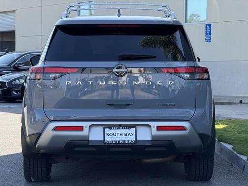 2022 Nissan Pathfinder Platinum 2WD