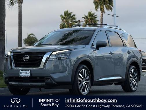 2022 Nissan Pathfinder Platinum 2WD