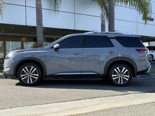 2022 Nissan Pathfinder Platinum 2WD