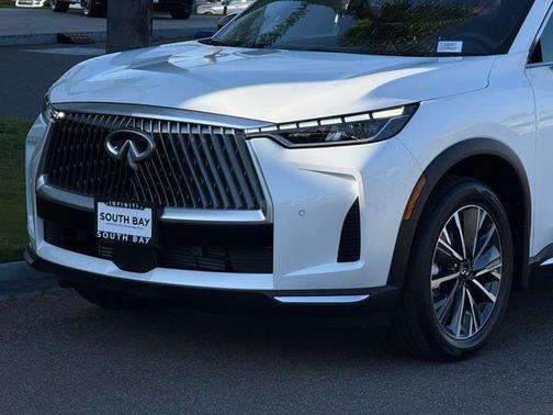Radiant White 2026 INFINITI QX60 LUXE FWD
