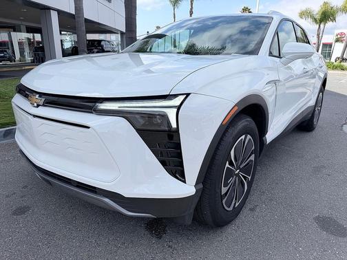 Summit White 2024 Chevrolet Blazer EV eAWD LT