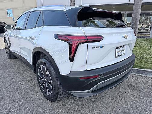 Summit White 2024 Chevrolet Blazer EV eAWD LT