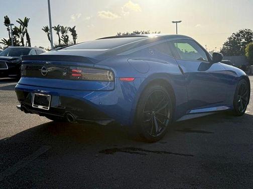 Seiran Blue Metallic/Super Black 2024 Nissan Z Performance Auto
