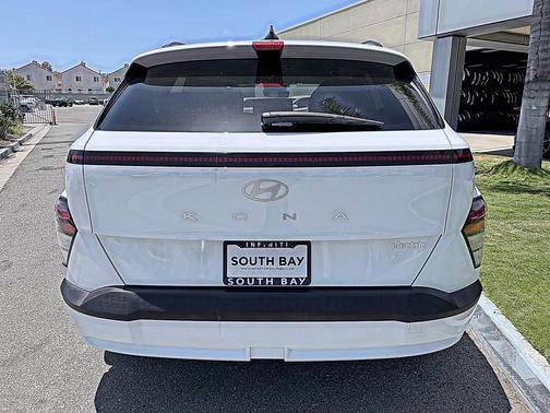 Atlas White 2024 Hyundai KONA EV SEL