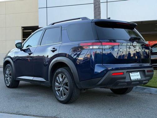 2025 Nissan Pathfinder SV FWD
