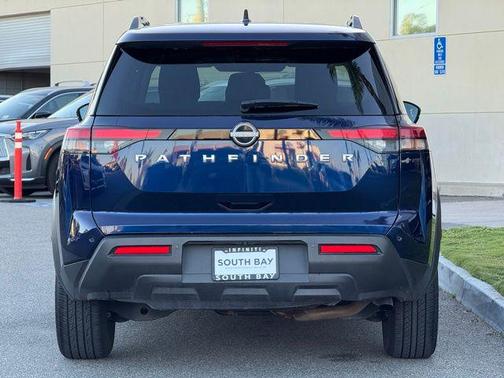 2025 Nissan Pathfinder SV FWD