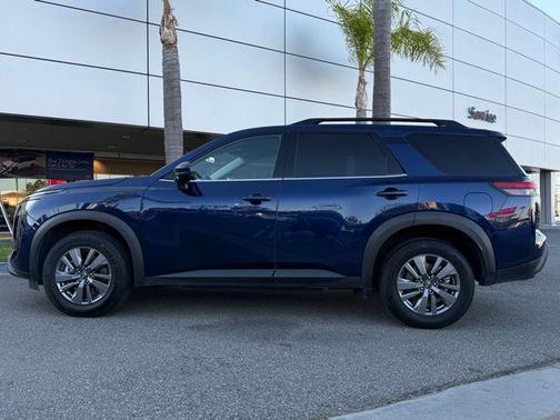 2025 Nissan Pathfinder SV FWD