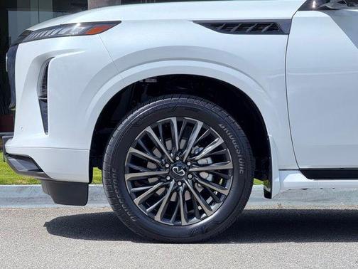 Radiant White/Black Obsidian 2026 INFINITI QX80 AUTOGRAPH AWD