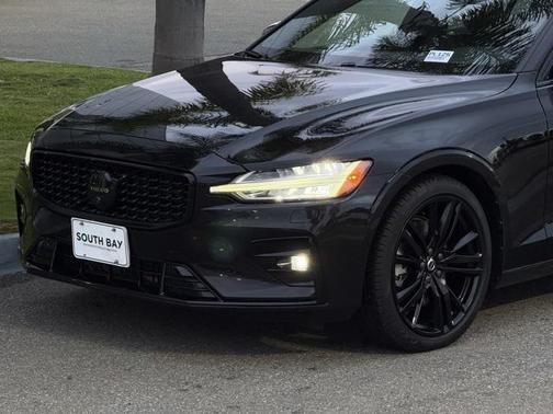2023 Volvo S60 B5 Plus Black Edition