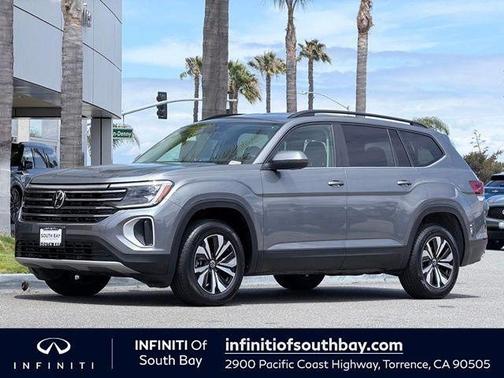 Platinum Gray Metallic 2024 Volkswagen Atlas 2.0T SE
