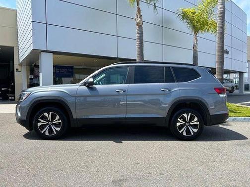 Platinum Gray Metallic 2024 Volkswagen Atlas 2.0T SE