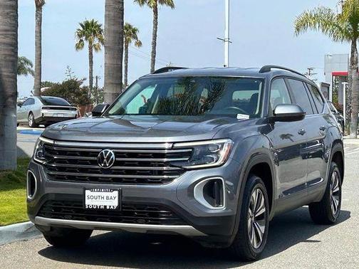 Platinum Gray Metallic 2024 Volkswagen Atlas 2.0T SE
