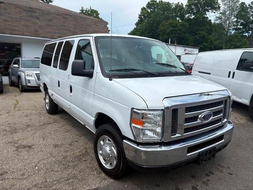 2013 Ford E350 Super Duty XLT