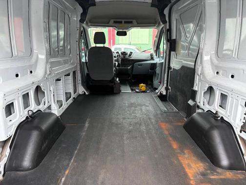 2015 Ford Transit-250 130 WB Medium Roof Cargo