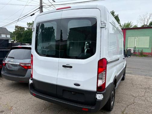 2015 Ford Transit-250 130 WB Medium Roof Cargo