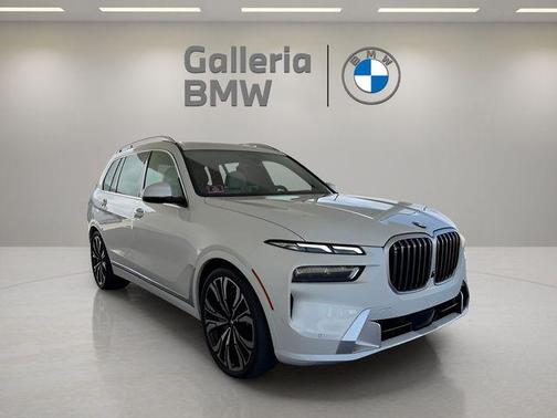 Mineral White Metallic 2023 BMW X7 xDrive40i