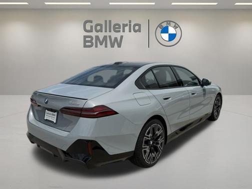 Gray Metallic 2027 BMW 550e 550E XDRIVE