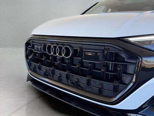 2025 Audi Q8 55 Premium