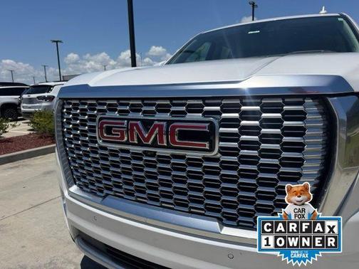 White Frost 2022 GMC Yukon Denali