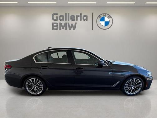 2022 BMW 530 i