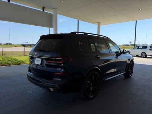 Carbon Black Metallic 2023 BMW X7 xDrive40i