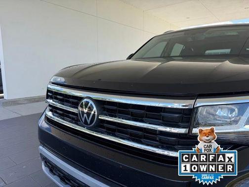 Deep Black Pearl Effect 2023 Volkswagen Atlas 3.6L SE w/Technology